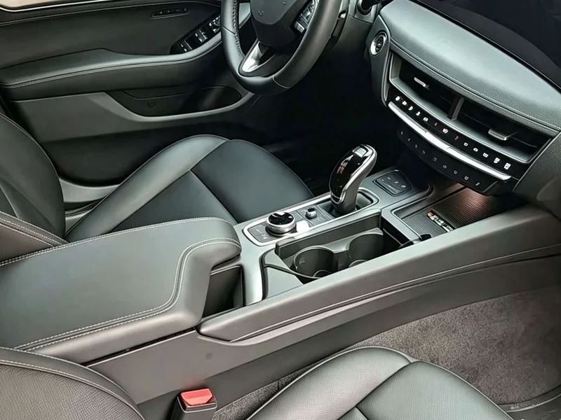 Cadillac CT5 — фото 9