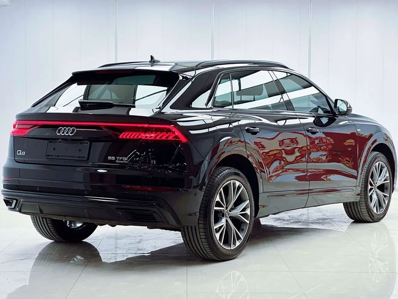 Audi Q8 — фото 6