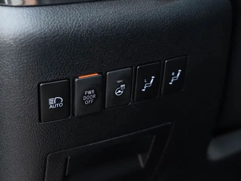 Toyota Alphard — фото 12