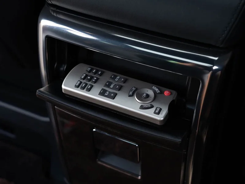 Toyota Alphard — фото 25
