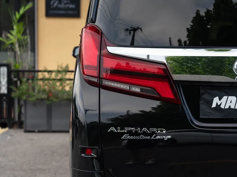 Toyota Alphard — фото 8
