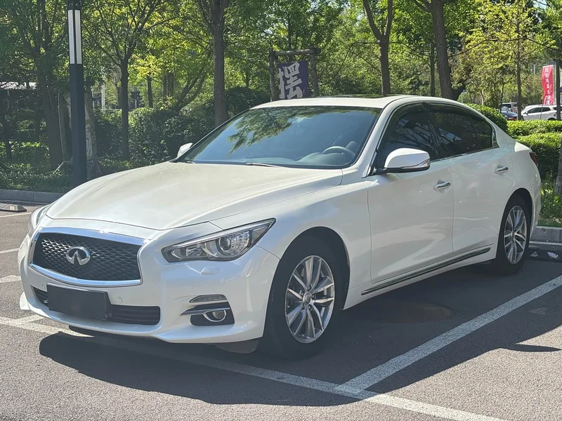 Infiniti Q50L — фото 1