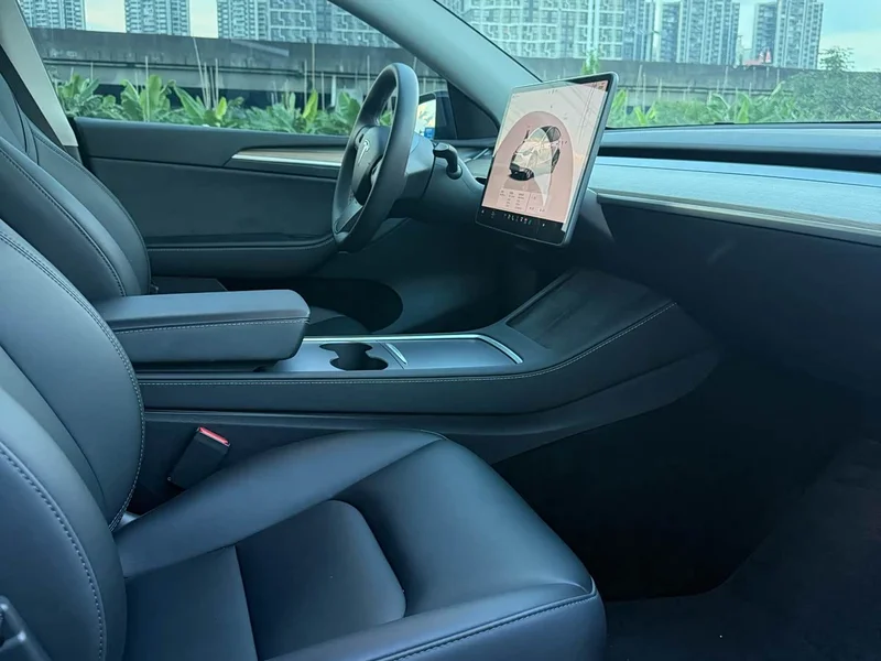 Tesla Model Y — фото 11