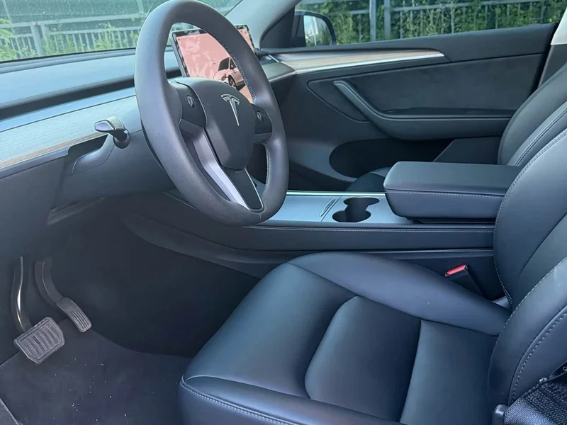 Tesla Model Y — фото 12