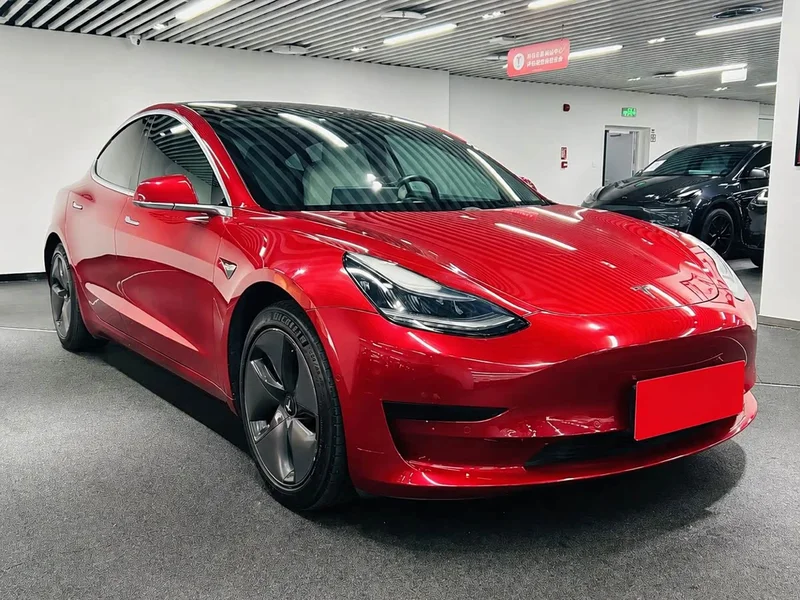 Tesla Model 3 — фото 1