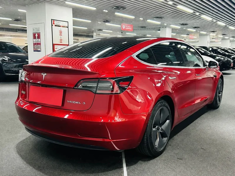 Tesla Model 3 — фото 4