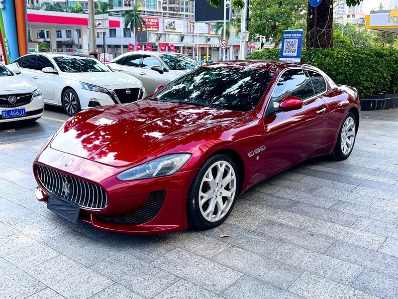 Maserati GranTurismo — фото 1