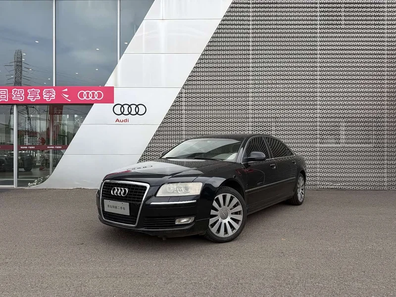 Audi A8 — фото 1