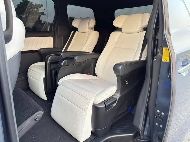 Toyota Alphard — фото 12