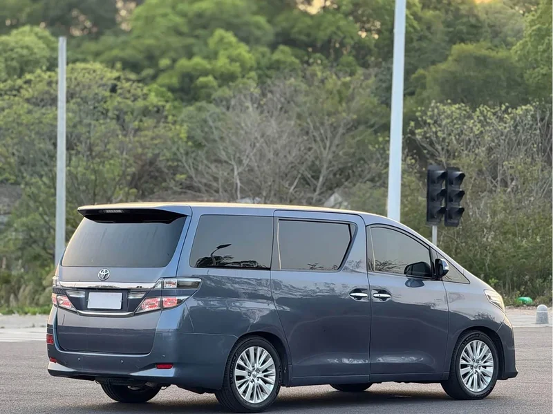 Toyota Alphard — фото 20