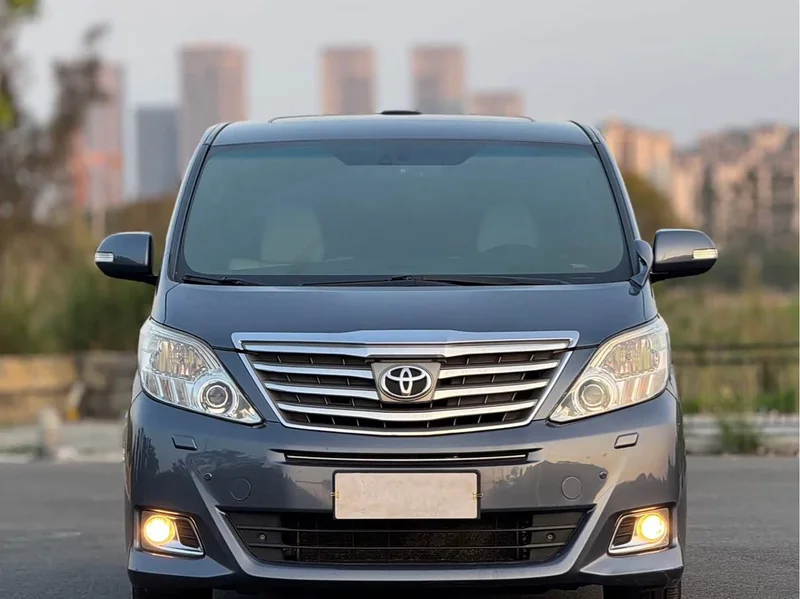 Toyota Alphard — фото 2