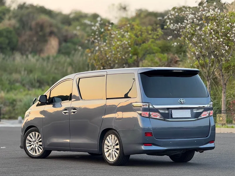 Toyota Alphard — фото 22