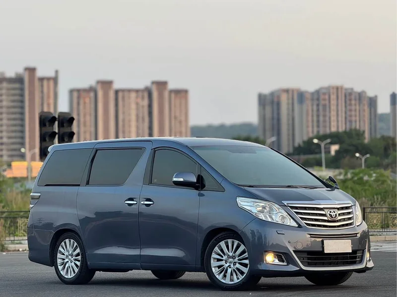 Toyota Alphard — фото 3