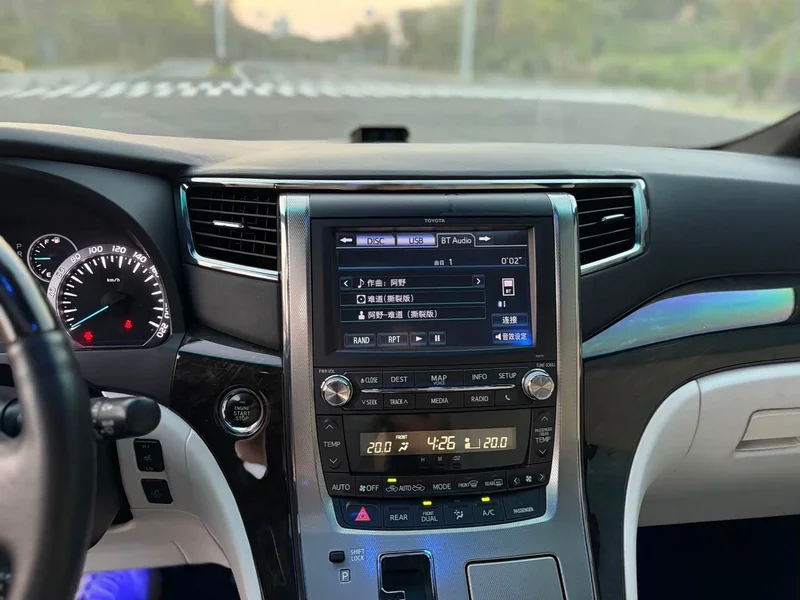 Toyota Alphard — фото 6