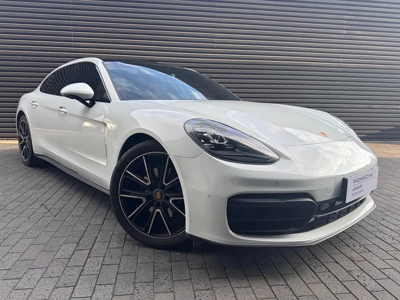 Porsche Panamera — фото 1