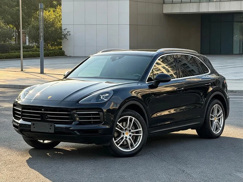 Porsche Cayenne — фото 1