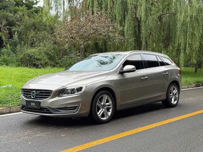 Volvo V60 — фото 1
