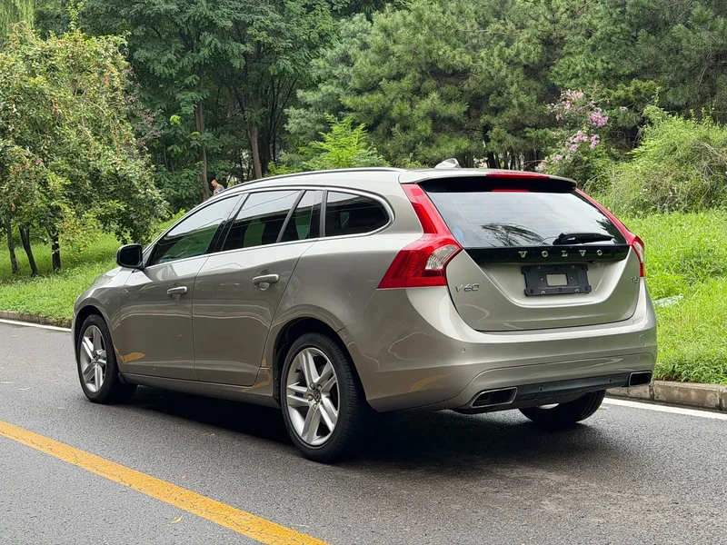 Volvo V60 — фото 16