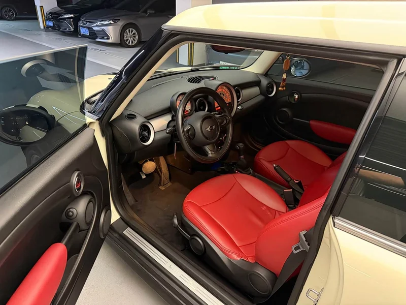 MINI CLUBMAN — фото 7
