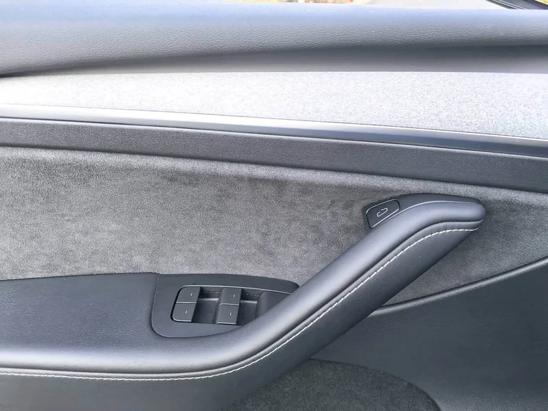 Tesla Model Y — фото 11