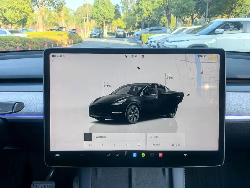 Tesla Model Y — фото 9