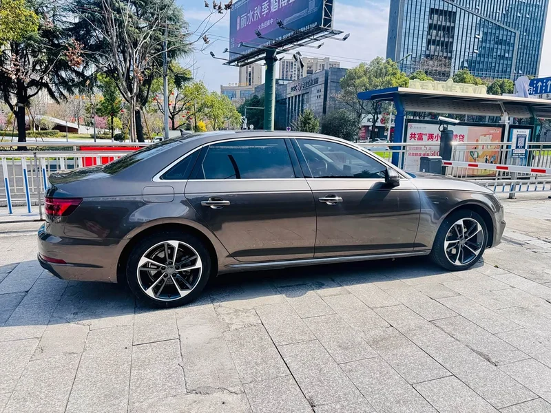 Audi A4L — фото 12