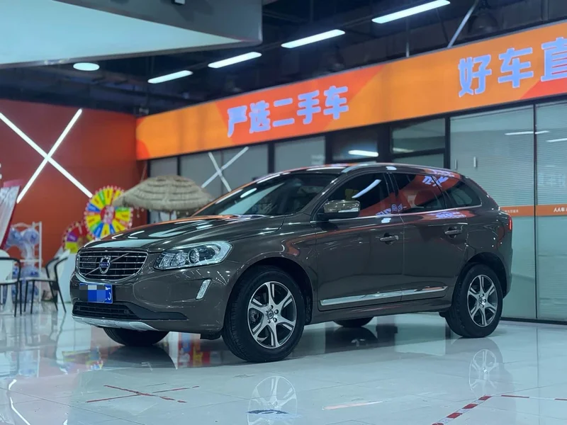 Volvo XC60 — фото 1