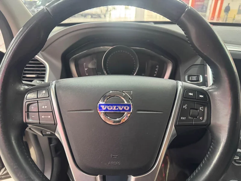 Volvo XC60 — фото 13