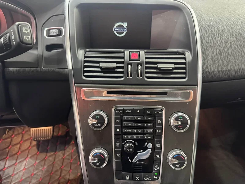 Volvo XC60 — фото 15