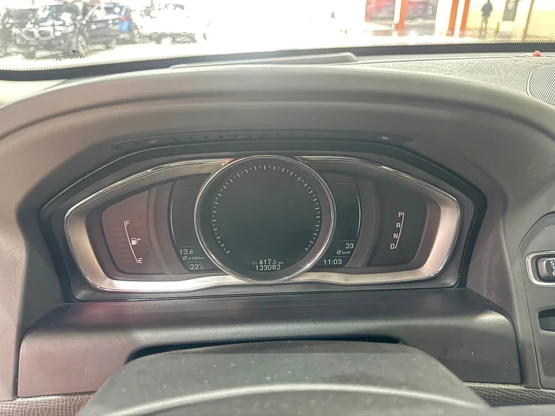 Volvo XC60 — фото 16