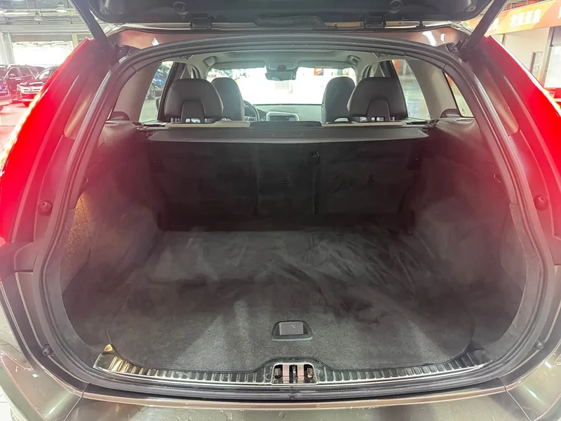 Volvo XC60 — фото 23