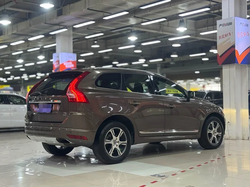 Volvo XC60 — фото 6