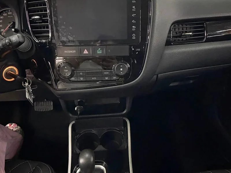 Mitsubishi Outlander — фото 12