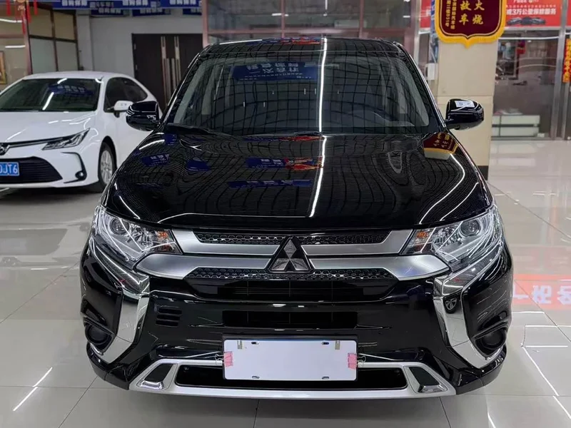 Mitsubishi Outlander — фото 2
