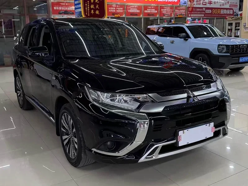 Mitsubishi Outlander — фото 3