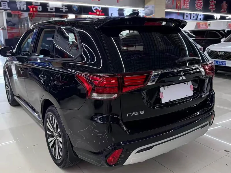Mitsubishi Outlander — фото 7