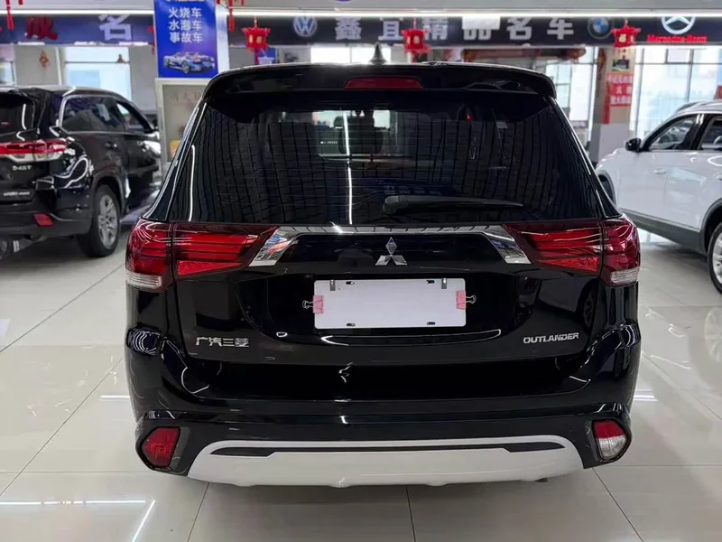 Mitsubishi Outlander — фото 8