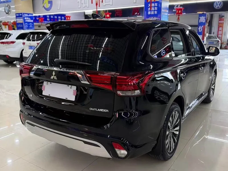 Mitsubishi Outlander — фото 9