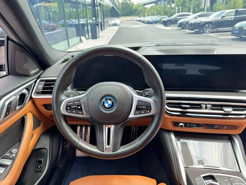 BMW i4 — фото 11
