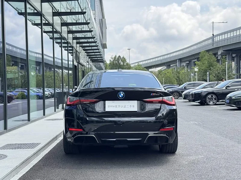 BMW i4 — фото 4