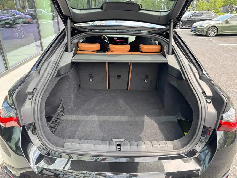 BMW i4 — фото 7