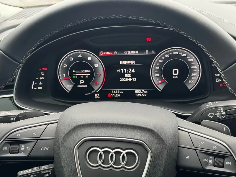 Audi Q7 — фото 12