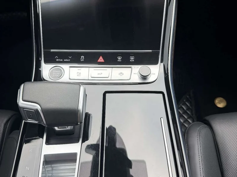 Audi A8 — фото 14