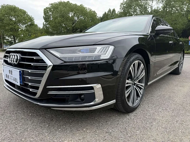 Audi A8 — фото 15