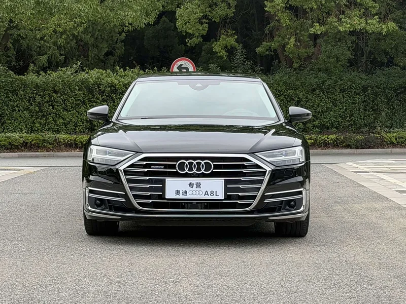 Audi A8 — фото 2