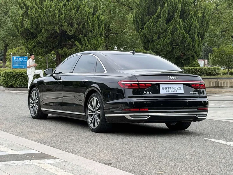 Audi A8 — фото 3