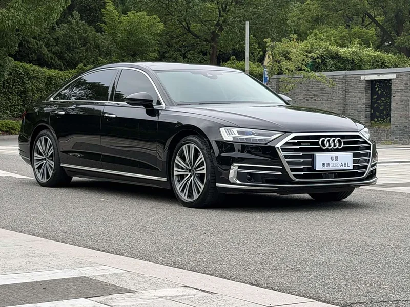 Audi A8 — фото 4