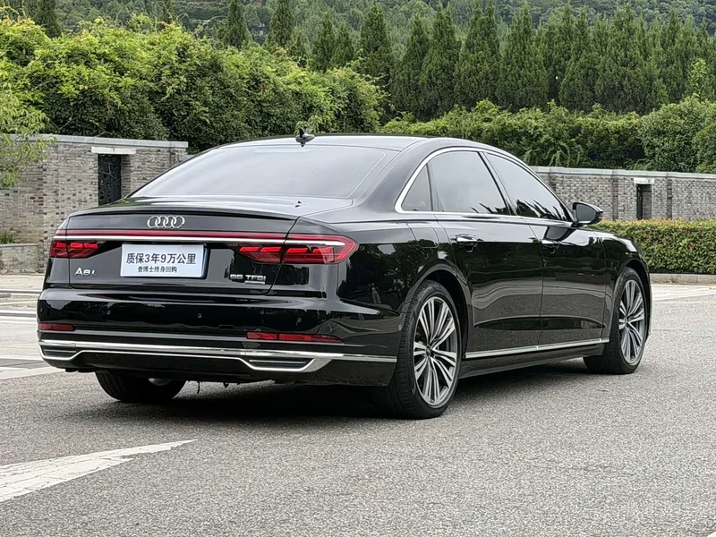 Audi A8 — фото 5