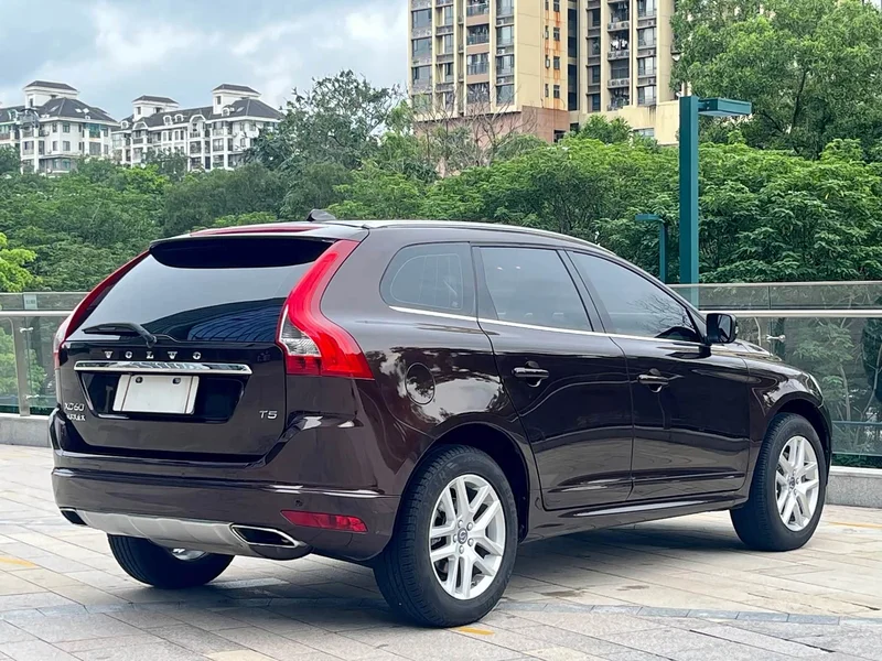 Volvo XC60 — фото 4