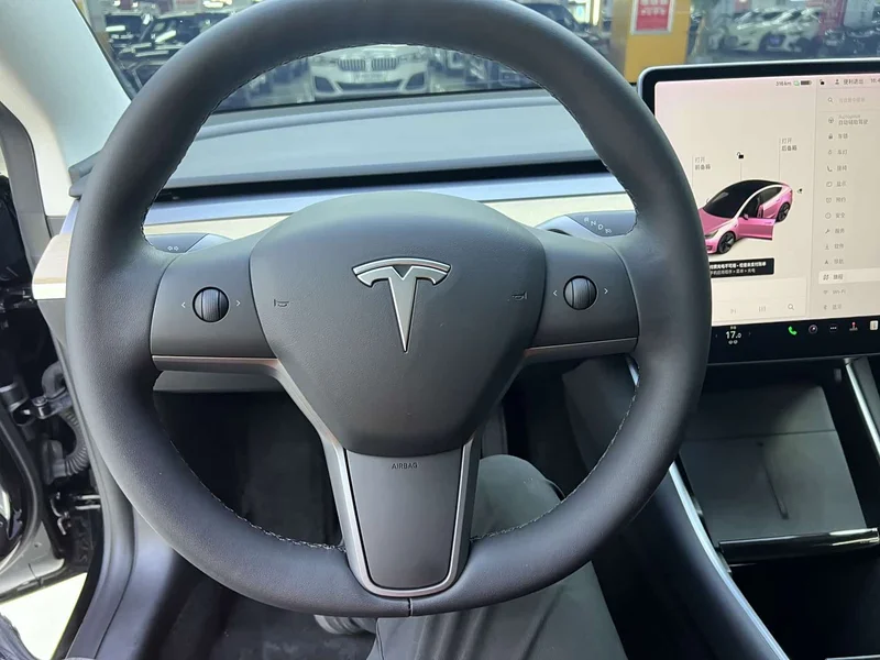 Tesla Model 3 — фото 11